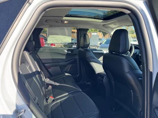 2026 Ford Escape Platinum AWD