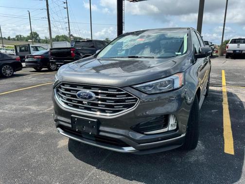 Magnetic Metallic 2019 Ford Edge Titanium