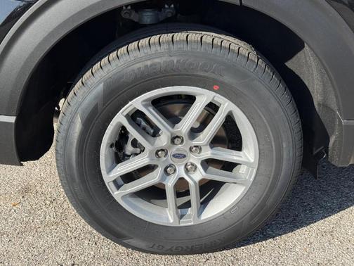 Agate Black Metallic 2026 Ford Explorer Active