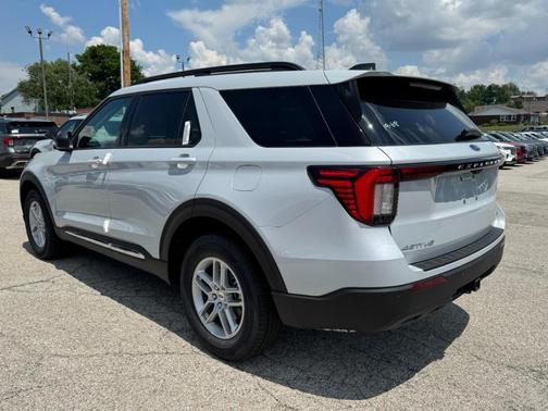 2025 Ford Explorer Active 4WD