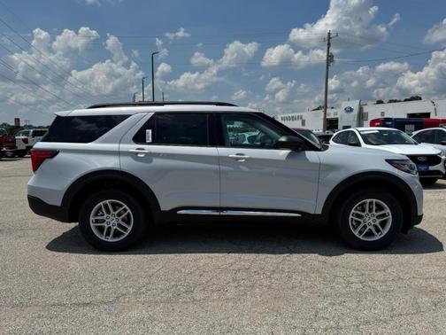 2025 Ford Explorer Active 4WD