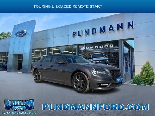 2022 Chrysler 300 Touring L