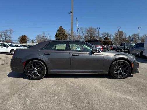 2022 Chrysler 300 Touring L