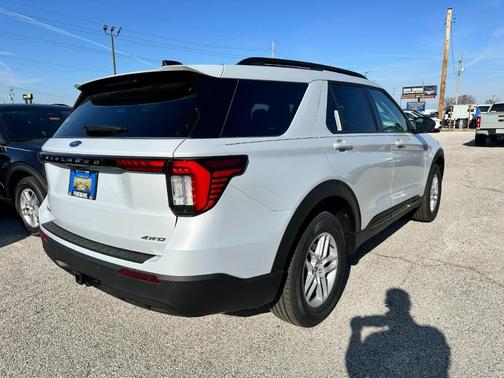 White Tri-Coat 2026 Ford Explorer Active