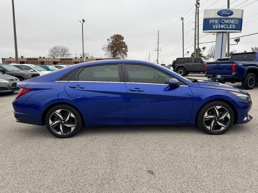 2022 Hyundai ELANTRA SEL