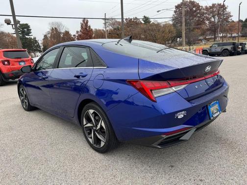 2022 Hyundai ELANTRA SEL