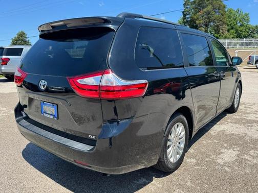 Midnight Black Metallic 2017 Toyota Sienna XLE