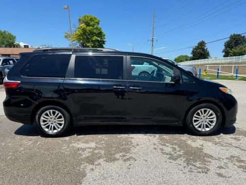 Midnight Black Metallic 2017 Toyota Sienna XLE