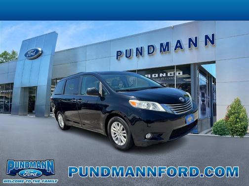 Midnight Black Metallic 2017 Toyota Sienna XLE