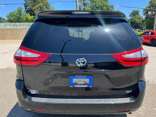 Midnight Black Metallic 2017 Toyota Sienna XLE