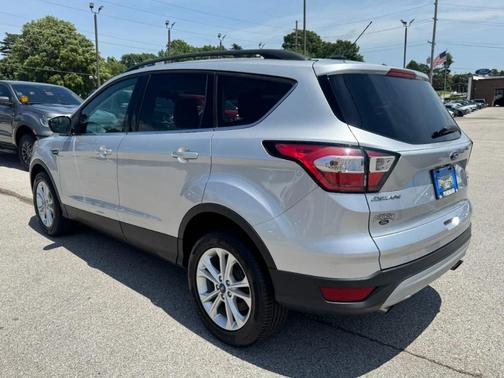 Ingot Silver Metallic 2018 Ford Escape SE
