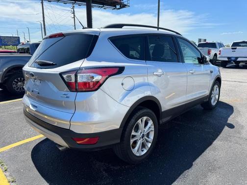 Ingot Silver Metallic 2018 Ford Escape SE