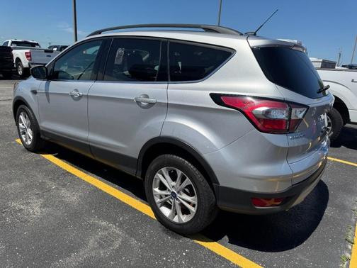 Ingot Silver Metallic 2018 Ford Escape SE