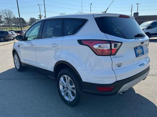 Oxford White 2017 Ford Escape SE