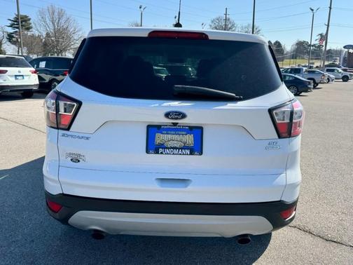 Oxford White 2017 Ford Escape SE