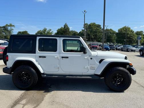 Bright White Clearcoat 2019 Jeep Wrangler Unlimited Sahara