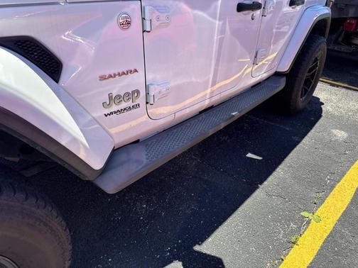 Bright White Clearcoat 2019 Jeep Wrangler Unlimited Sahara