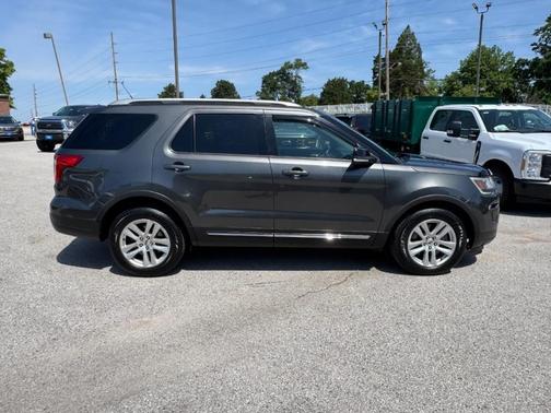 Magnetic Metallic 2018 Ford Explorer XLT