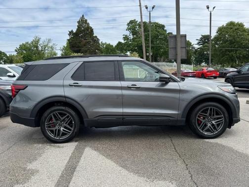 Carbonized Gray Metallic 2025 Ford Explorer ST-Line 4WD