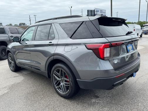 Carbonized Gray Metallic 2025 Ford Explorer ST-Line 4WD