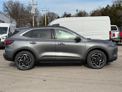 2026 Ford Escape Platinum AWD