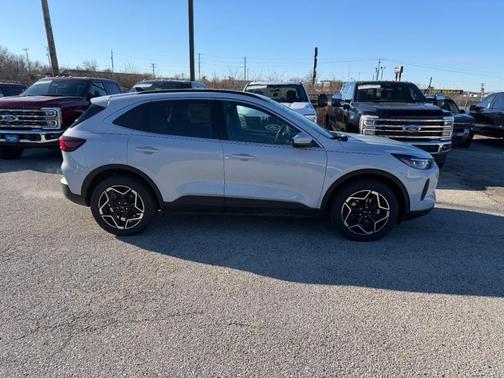 2026 Ford Escape Platinum AWD