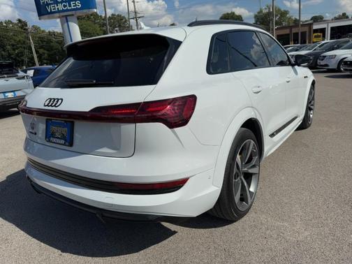 2022 Audi e-tron S Premium Plus