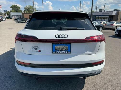 2022 Audi e-tron S Premium Plus