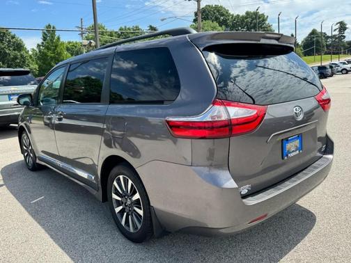 Predawn Gray Mica 2018 Toyota Sienna XLE