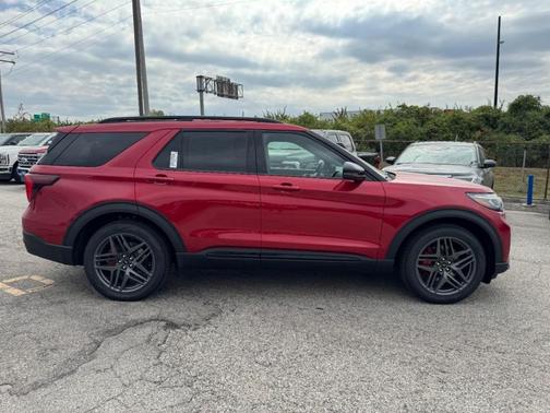 2025 Ford Explorer ST 4WD