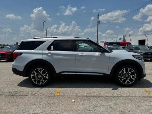 2025 Ford Explorer Platinum 4WD