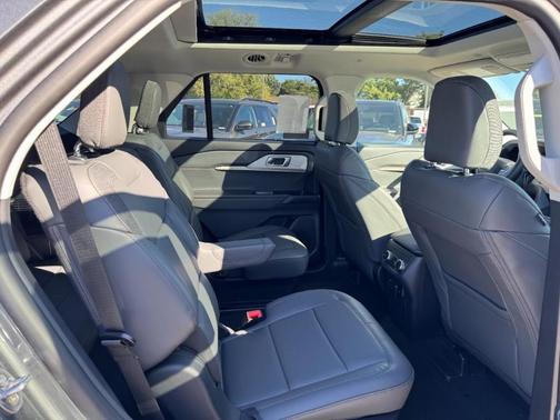 2025 Ford Explorer Active 4WD