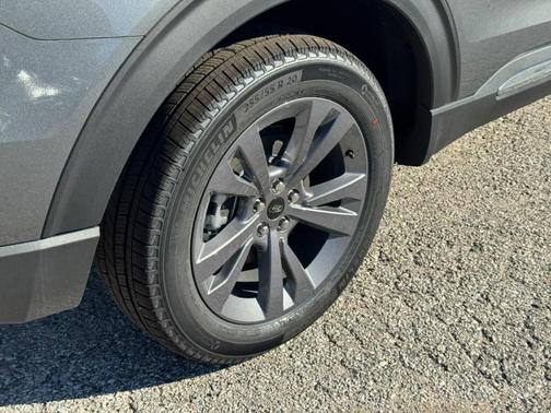 2025 Ford Explorer Active 4WD