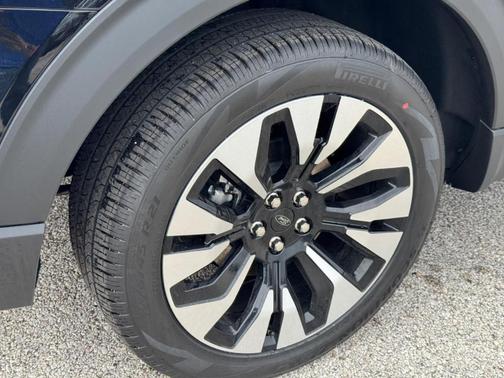 Agate Black Metallic 2026 Ford Explorer Platinum