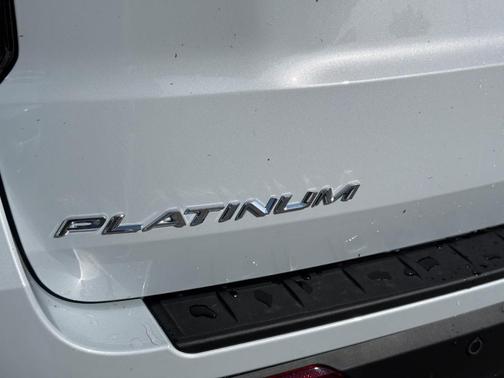 White Tri-Coat 2026 Ford Explorer Platinum