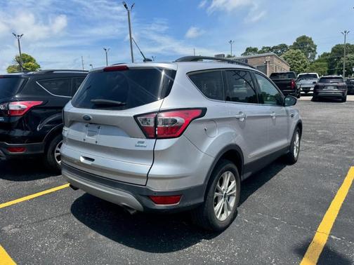 Ingot Silver Metallic 2017 Ford Escape SE