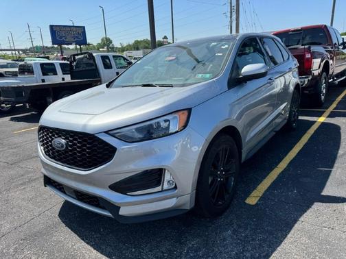 Iconic Silver Metallic 2022 Ford Edge ST-Line