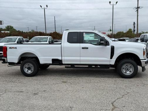 Oxford White 2027 Ford F-350 XL