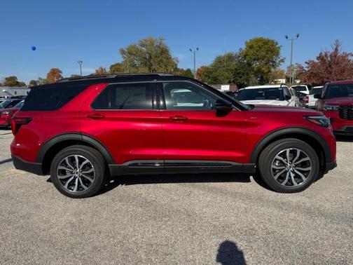 2025 Ford Explorer ST-Line 4WD