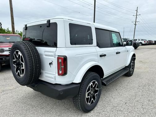 Oxford White 2026 Ford Bronco Outer Banks