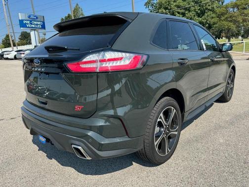 Green Metallic 2022 Ford Edge ST