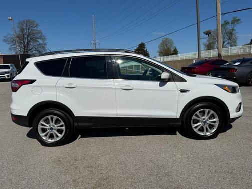 Oxford White 2018 Ford Escape SE