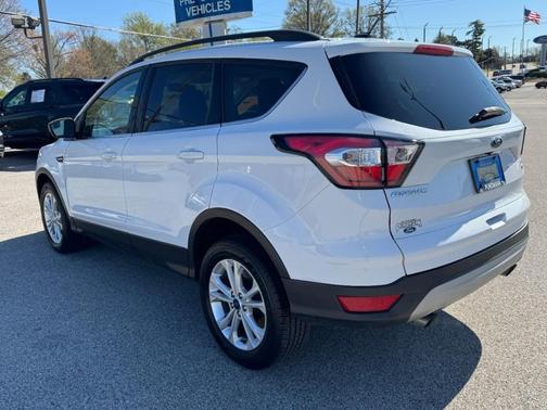 Oxford White 2018 Ford Escape SE