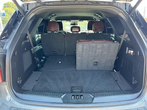 Gray Metallic 2021 Ford Explorer Platinum