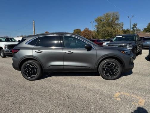 2026 Ford Escape Platinum AWD