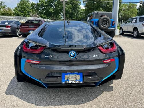 Sophisto Gray Metallic 2015 BMW i8 Base