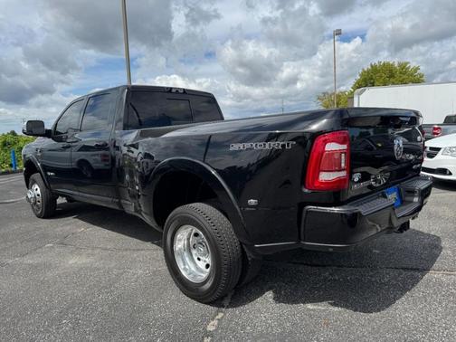 2022 RAM 3500 Laramie