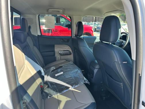 Oxford White 2026 Ford Maverick Lariat