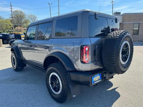 Carbonized Gray Metallic 2023 Ford Bronco