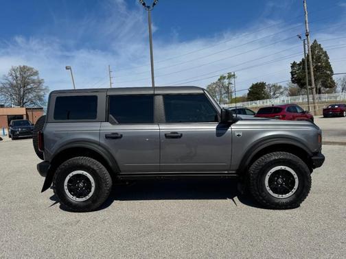 Carbonized Gray Metallic 2023 Ford Bronco